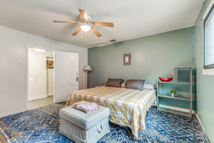 King bedroom in 3b2b historic home near River Walk in San Antonio, TX