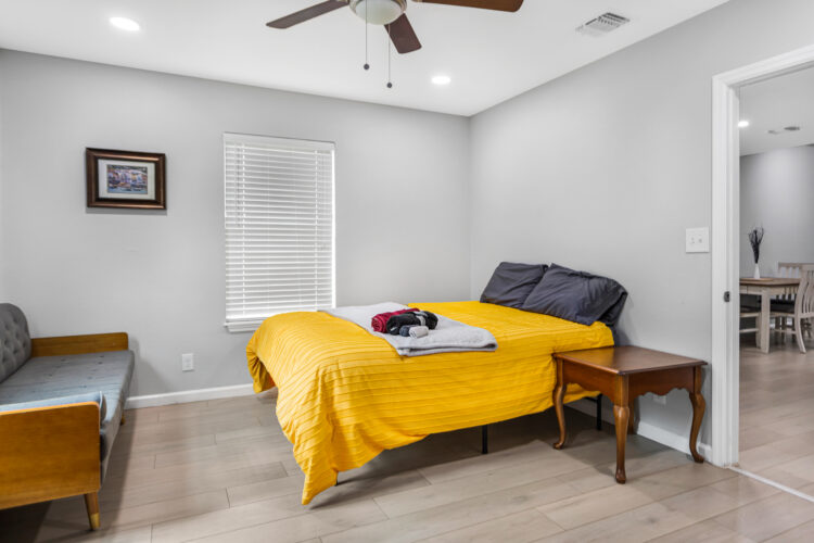 Bedroom in 4b2.5b near Alamo San Antonio, TX